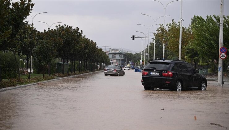 Yunanistan’da kötü hava koşulları nedeniyle sokağa çıkmama uyarısı yapıldı
