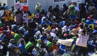 Lampedusa Adası’ndaki düzensiz göçmenler tahliye ediliyor