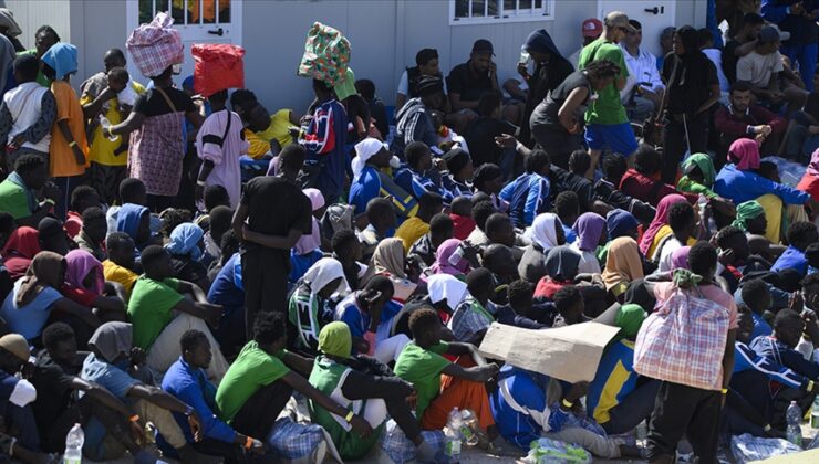 Lampedusa Adası’ndaki düzensiz göçmenler tahliye ediliyor