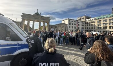 Berlin’de polis gösterilere izin vermedi