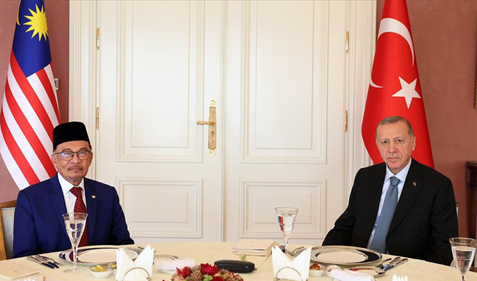 Erdoğan, Malezya Başbakanı Enver İbrahim’i kabul etti