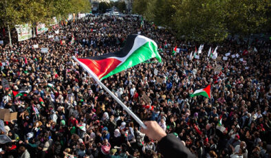 Paris’te yasağa rağmen Filistin’e destek gösterisi düzenlendi