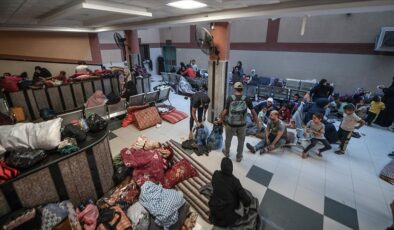 Saldırılardan kaçan Filistinliler hastanelere sığınmaya devam ediyor