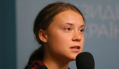 İklim aktivisti Greta Thunberg, Londra’da gözaltına alındı