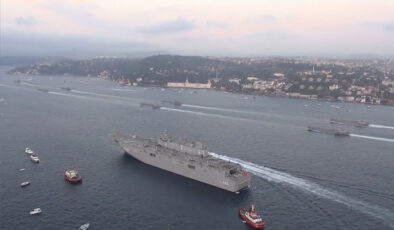 İşte donanmanın İstanbul Boğazı’ndaki resmigeçidinin gökyüzünden çekilen görüntüleri
