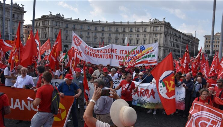 İtalya’da işçiler “asgari ücret” talebiyle yürüdü