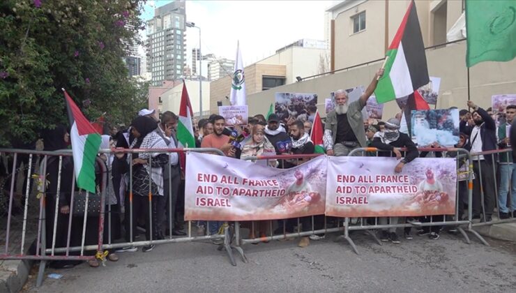 Lübnanlılar İsrail’e yardımlarından dolayı Fransa’yı protesto etti