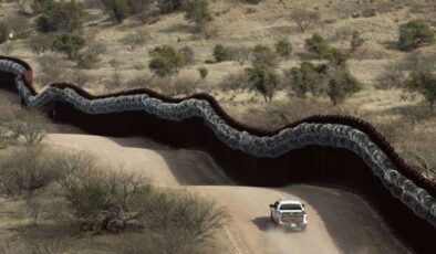 Biden Meksika sınırına duvar inşasına onay verdi
