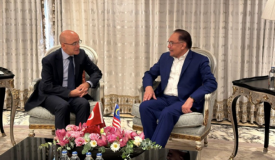 Bakan Şimşek, Malezya Başbakanı’yla buluştu