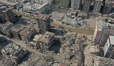 Hatay’da depremlerdeki yıkımlarla ilgili ilk dava açıldı