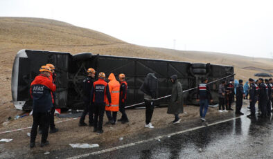 Sivas’ta yolcu otobüsü devrildi, 7 kişi öldü, 40 kişi yaralandı