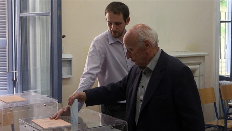 Yunanistan’da halk yerel seçim için sandık başında