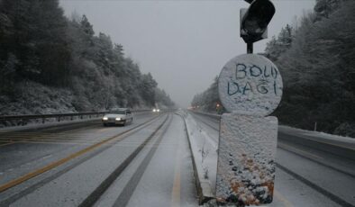 Bolu’da kar yağışı etkili oluyor