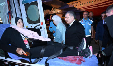 Gazzeli kanser hastalarıyla refakatçileri Türkiye’ye geldi