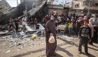 “Gazze’de insanlar ekmek kuyruğunda beklerken hava saldırılarına maruz kalıyor”