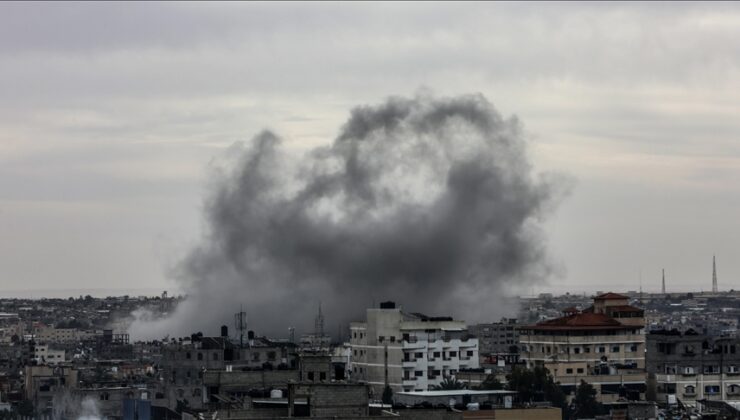 İsrail, Gazze’de BM’ye ait okula düzenlediği saldırıda 27 kişiyi öldürdü