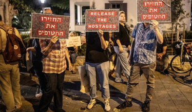 Gazze’de ateşkes isteyen İsrailliler, Tel Aviv’de gösteri düzenledi