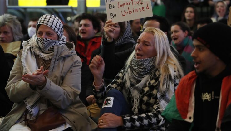 Hollanda’da Filistin’e destek için oturma eylemleri yapıldı