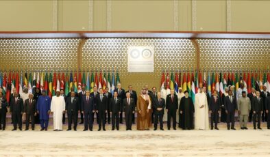 İİT ve Arap Birliği Ortak Zirvesi Bildirisi kabul edildi