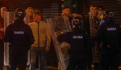 İrlanda’da olaylı gece: 34 kişi gözaltına alındı