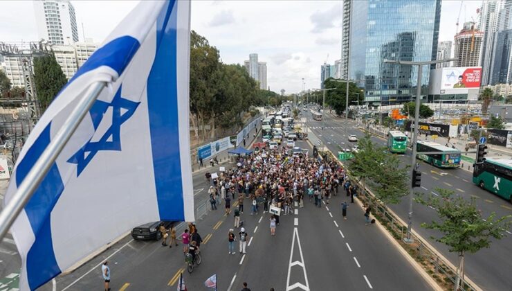 İsrailli esirlerin aileleri Tel Aviv’den Batı Kudüs’e yürüyor