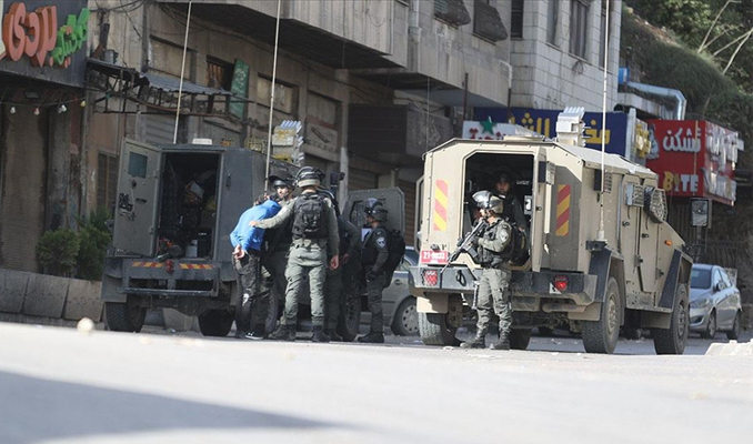 İsrail güçleri Batı Şeria ve Doğu Kudüs’te 20 Filistinliyi gözaltına aldı