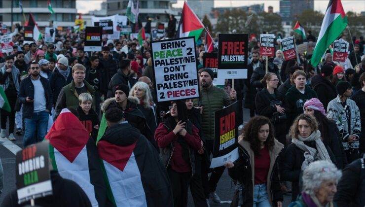 İngiltere’deki Filistin’le dayanışma yürüyüşünde 82 gözaltı