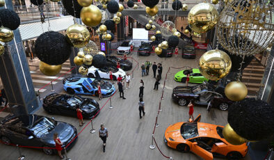 Dünyanın en lüks otomobilleri İstanbul’da vitrine çıktı