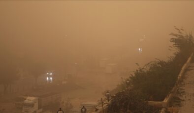 Mardin’de yağış, fırtına ve toz taşınımı etkili oldu