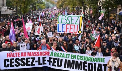 Paris’te binlerce kişi Gazze’de derhal ateşkes sağlanması için yürüdü