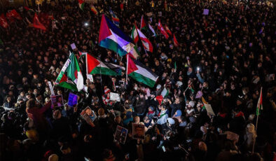Paris’te Filistin’e destek ve dayanışma gösterisi düzenlendi