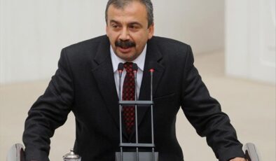 Sırrı Süreyya Önder’in yargılanması durduruldu