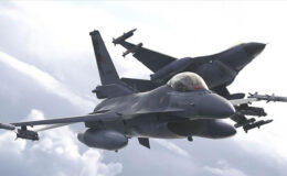 F-16 yapay zekayla uçtu: İnsanlı savaş uçağıyla it dalaşına girdi