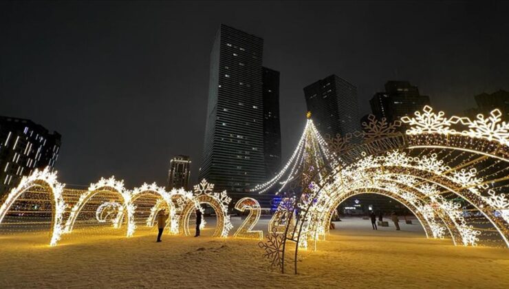 Astana, yeni yıl öncesi ışıklarla süslendi