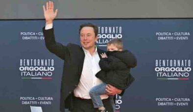 İtalya’da ‘sağın festivali’ne katılan Elon Musk, ‘Yasa dışı göç’ mesajı