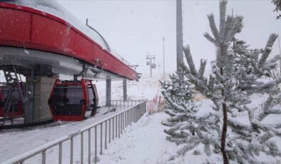 Erciyes Kayak Merkezi’ne kar yağdı