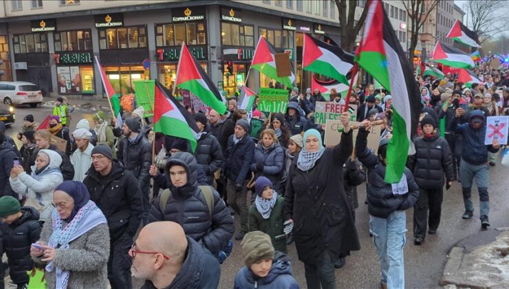 İsrail’in Gazze’ye yönelik saldırıları İsveç’te protesto edildi
