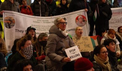 Hollanda’da Filistin’e destek için oturma eylemleri yapıldı
