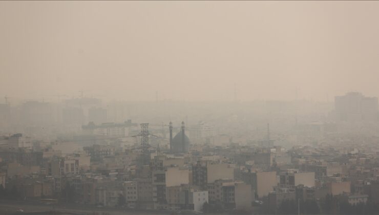 İran’da hava kirliliği nedeniyle eğitime verilen ara bir gün daha uzatıldı
