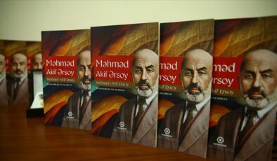 Milli Şair Mehmet Akif Ersoy’un şiirleri Azerbaycan dilinde kitaplaştırıldı