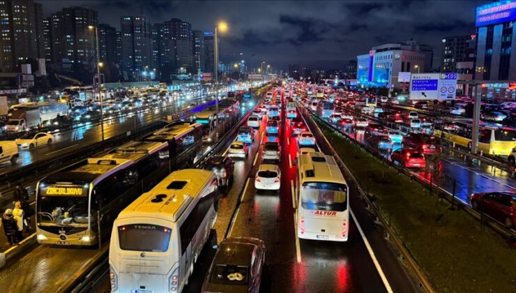 İstanbul’da akşam trafik yoğunluğu yüzde 85’e çıktı