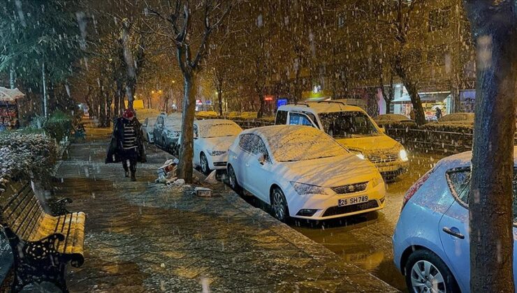 Eskişehir’de kar yağışı etkili oluyor