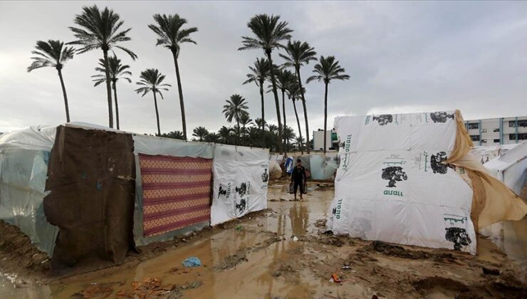 Filistinliler, evlerin atık sular altında kalmasından endişeli