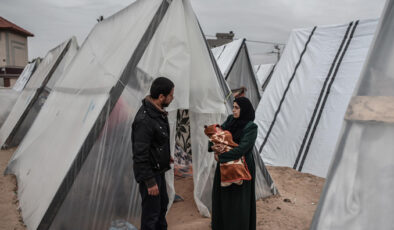 Gazzeli hamile kadınlar çadırlarda doğum yapıyor