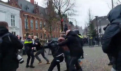 Hollanda’da Kur’an-ı Kerim’e saldırıya müdahale edenlerle polis arasında arbede