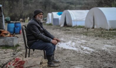 İdlib’de kamplardaki 525 ailenin çadırını su bastı