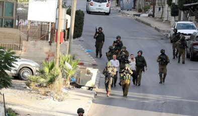 İsrail güçleri son 100 günde 5 bin 875 Filistinliyi gözaltına aldı