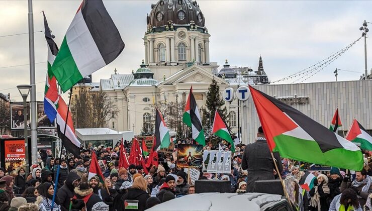 İsveç’te göstericiler Gazze’deki etnik temizliğin durdurulmasını istedi