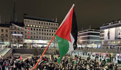 İsveç’te yılbaşında yüzlerce kişi Gazze’ye destek gösterisi düzenledi