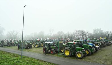 AB’de çiftçi isyanı: İtalyan çiftçiler de tarım politikalarını protesto etti